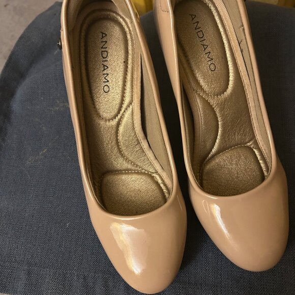 Andiamo pumps Beige patent leather low block  heel ex condition sz  7.5 - Picture 2 of 6
